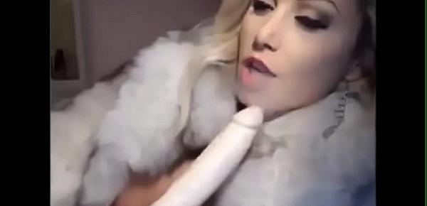  sexxxy blond deepthroats smokes in a fur